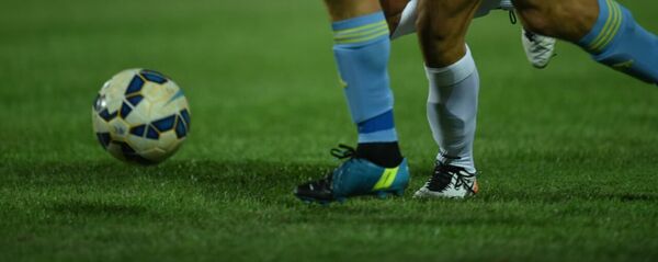 Футболисты во время игры. Архивное фото - Sputnik Кыргызстан