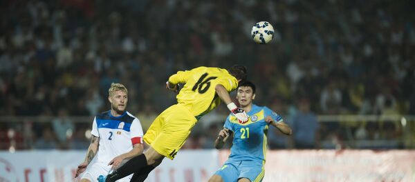 Товарищеский матч между сборными Кыргызстана и Казахстана по футболу на стадионе имени Долона Омурзакова - Sputnik Кыргызстан