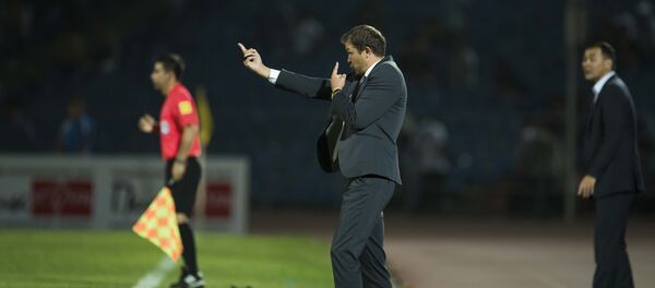 Товарищеский матч между сборными Кыргызстана и Казахстана по футболу на стадионе имени Долона Омурзакова - Sputnik Кыргызстан