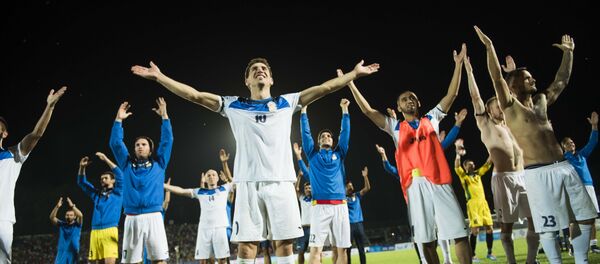 Товарищеский матч между сборными Кыргызстана и Казахстана по футболу на стадионе имени Долона Омурзакова - Sputnik Кыргызстан