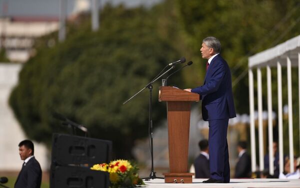 Президент 2010-жылы кабыл алынган Конституция өз максатына жетпей калганын белгиледи. - Sputnik Кыргызстан
