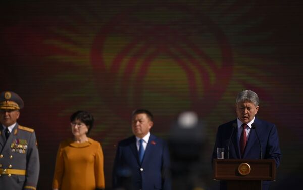 В среду глава государства поздравил кыргызстанцев с 25-летием независимости. - Sputnik Кыргызстан