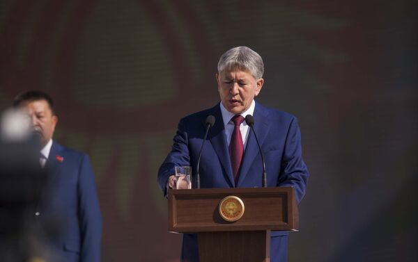 Бишкекчанам торжества запомнятся поздравлением Алмазбека Атамбаева... - Sputnik Кыргызстан