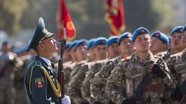 Военнослужащие на праздничном параде. Архивное фото - Sputnik Кыргызстан
