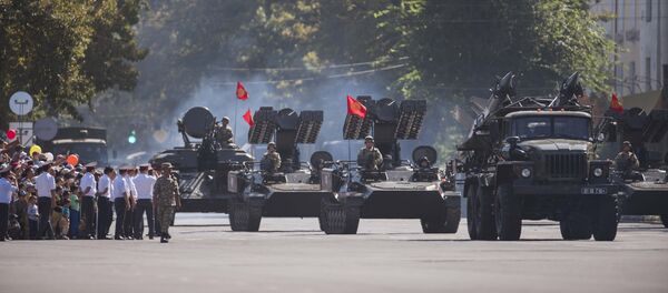 Военный парад на площади Ала-Тоо в Бишкеке. Архивное фото - Sputnik Кыргызстан