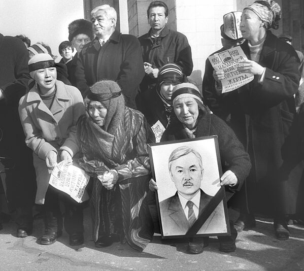 История независимого Кыргызстана в архивных кадрах - Sputnik Кыргызстан