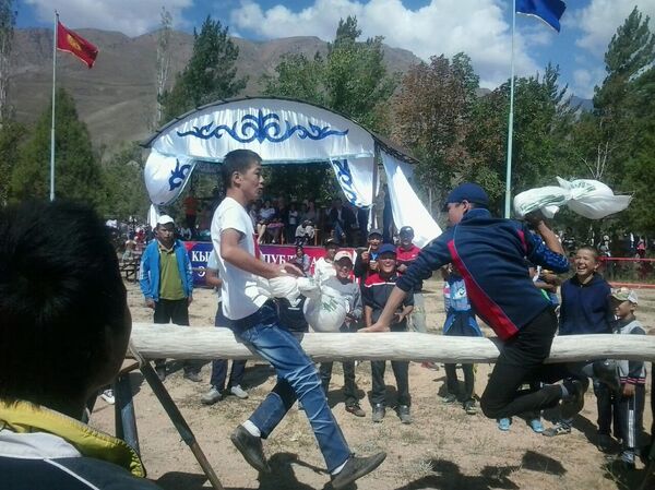 Празднование 25-летия независимости Кыргызстана в Чаткале - Sputnik Кыргызстан