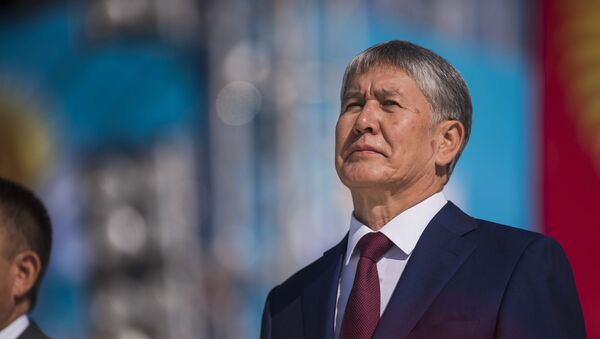 Президент Кыргызстана Алмазбек Атамбаев на праздновании 25-летии независимости Кыргызстана в Бишкеке на площади Ала-Тоо - Sputnik Кыргызстан