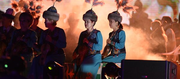 Сахнадагы ырчылар. Архив - Sputnik Кыргызстан