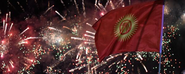 Эгемендүү Кыргыз Республикасынын желеги желбирөөдө - Sputnik Кыргызстан