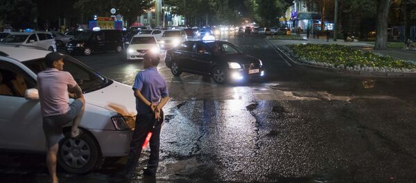 Сотрудник патрульной милиции. Архивное фото - Sputnik Кыргызстан