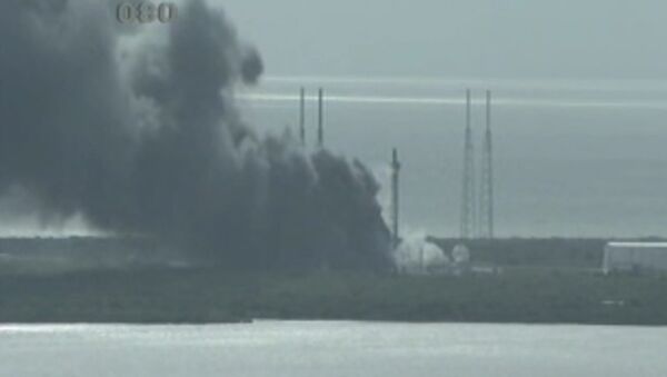 Спутник_Густой дым поднимался над платформой SpaceX после взрыва ракеты Falcon 9 - Sputnik Кыргызстан