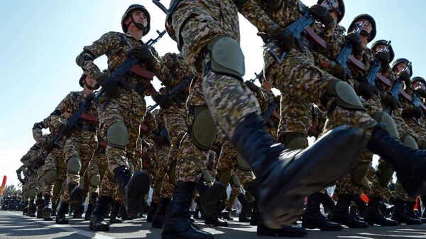 Военнослужащие на параде. Архивное фото - Sputnik Кыргызстан