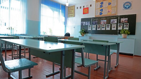 Торжественная линейка в День знания в средней школе им. С.Чокморова в селе Чон-Таш - Sputnik Кыргызстан