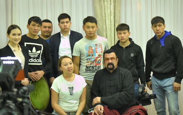 По словам Сигала, он частично считает себя кочевником, и это одна из причин его визита. - Sputnik Кыргызстан