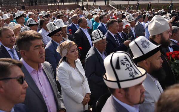 В открытии мемориала приняли участие официальные лица и представители дипломатического корпуса. - Sputnik Кыргызстан