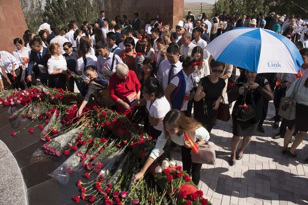 Открытие мемориала, посвященного памяти погибших во время Уркуна (Великого исхода) в комплексе Ата-Бейит - Sputnik Кыргызстан