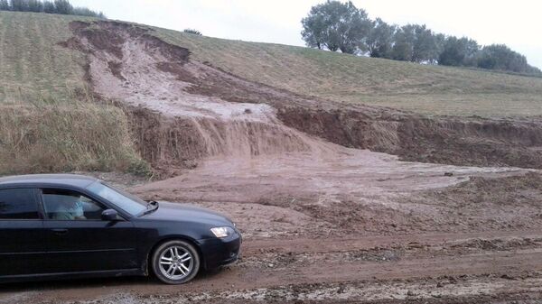 Оползень на участке автодороги Бишкек — Ош в районе Кара-Суу - Sputnik Кыргызстан