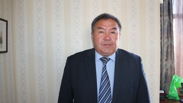 Заслуженный экономист КР Жумакадыр Акенеев. Архивное фото - Sputnik Кыргызстан