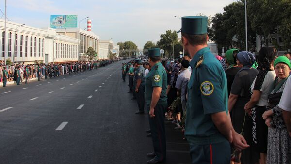 Проводы траурного кортежа с телом первого президента Узбекистана Ислама Каримова в Ташкенте  - Sputnik Кыргызстан