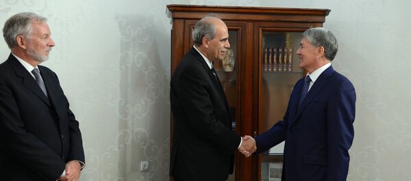 Президент Алмазбек Атамбаев Европа биримдигинин Борбордук Азия боюнча атайын өкүлү Петер Бурианды кабыл алды - Sputnik Кыргызстан