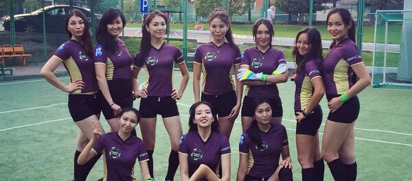 Футболистки женской команды по футболу Asia Gold в Москве - Sputnik Кыргызстан