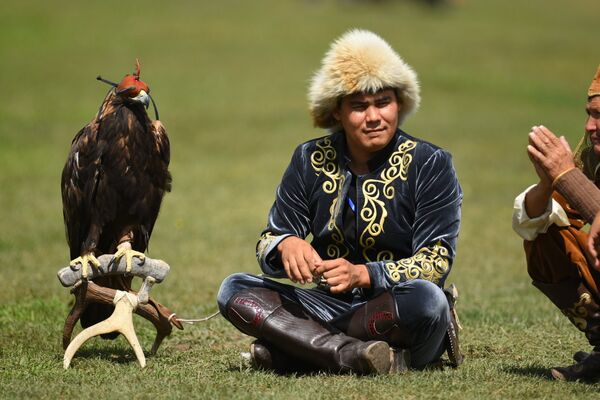 Аңчы жана анын бүркүтү - Sputnik Кыргызстан