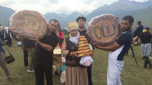 Приготовившая 40 видов хлеба на игры кочевников Мамырова Базаргул - Sputnik Кыргызстан