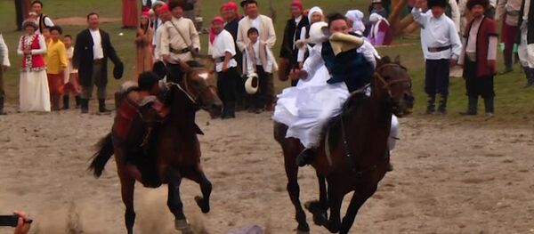 Кыз куумай, юрты и охота с беркутами — Вселенная кочевников в Кырчыне - Sputnik Кыргызстан