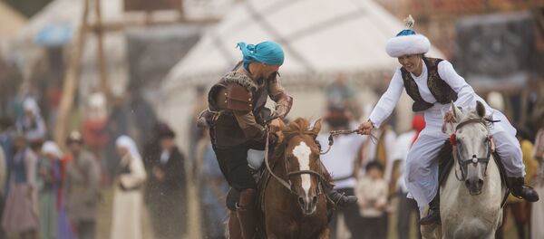 Кыз куумай улуттук ойуну, архивдик сүрөт - Sputnik Кыргызстан