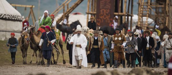 Экинчи көчмөндөр оюндарынын алкагындагы Кырчын жайлоосунда театралдык шоу. Архив - Sputnik Кыргызстан