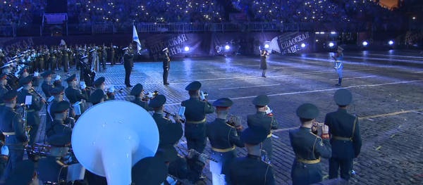 Церемония закрытия Спасской башни: парад оркестров и выступление Мирей Матье Церемония закрытия Спасской башни: парад оркестров и выступление Мирей Матье - Sputnik Кыргызстан