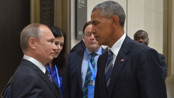Президент РФ Владимир Путин и президент США Барак Обама во время встречи в Ханчжоу. - Sputnik Кыргызстан