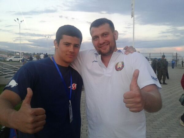 Спортсмены из Беларуси Игнат Давидчик(справа) и Егор Нижебицкий Спортсмены из Беларуси Игнат Давидчик(справа) и Егор Нижебицкий - Sputnik Кыргызстан