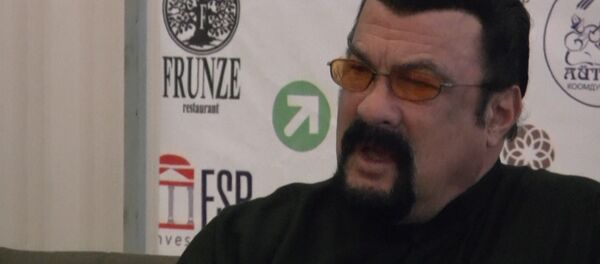 Стивен Сигал: бешбармак — самое лучшее, что я ел - Sputnik Кыргызстан