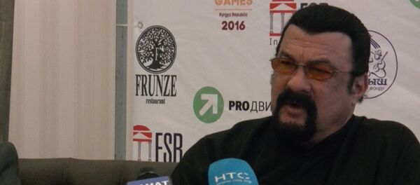 Стивен Сигал: беш бармактай даамдуу тамак жеген эмесмин - Sputnik Кыргызстан