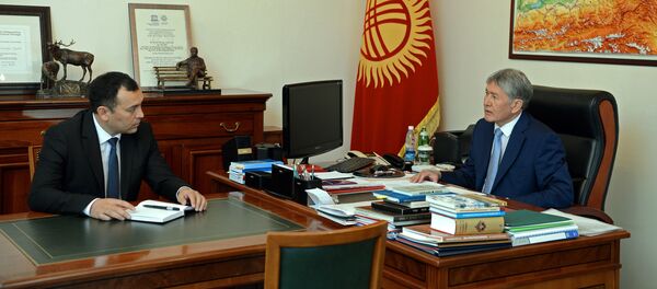 Президент Алмазбек Атамбаев принял секретаря Совета обороны Темира Джумакадырова - Sputnik Кыргызстан