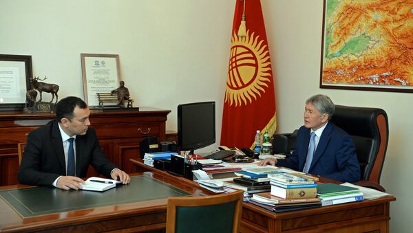 Президент Алмазбек Атамбаев принял секретаря Совета обороны Темира Джумакадырова - Sputnik Кыргызстан