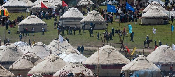 Жайлоодо тигилген боз үйлөр. Архив - Sputnik Кыргызстан