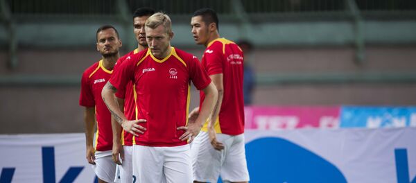 Футболисты сборной Кыргызстана по футболу во время тренировок. Архивное фото - Sputnik Кыргызстан