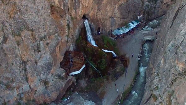 Уникальный Кыргызстан: молочный водопад Абшир-Ата - Sputnik Кыргызстан
