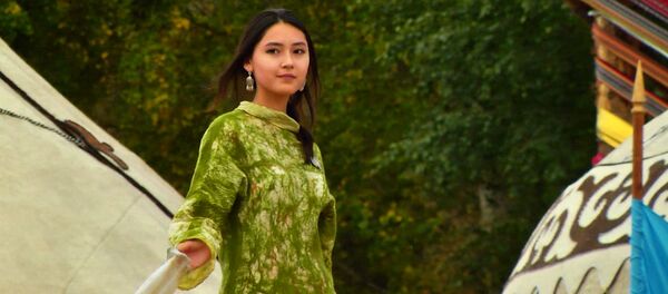 Красота и удобство этностиля. Кадры конкурса национальных костюмов в Кырчыне Красота и удобство этностиля. Кадры конкурса национальных костюмов в Кырчыне - Sputnik Кыргызстан