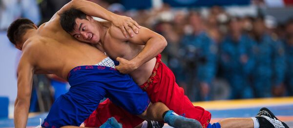 Вторые Всемирные игры кочевников. Национальные виды борьбы Вторые Всемирные игры кочевников. Национальные виды борьбы - Sputnik Кыргызстан