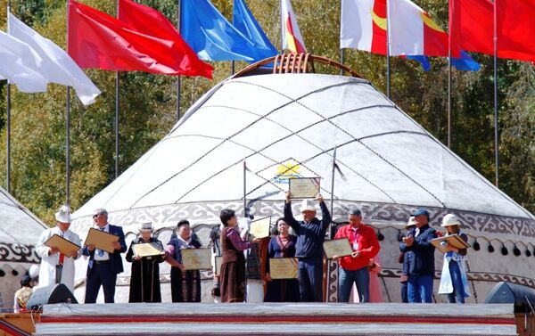 Көчмөндөр оюнунда Тарыхый экспонат номинациясы боюнча баш байгени Бишкек шаарынын командасы алганын мэрия билдирди - Sputnik Кыргызстан