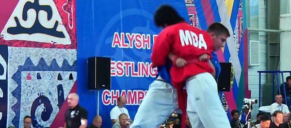 Чолпон-Атада балбандар алышты. Таймаштан алынган кадрлар - Sputnik Кыргызстан