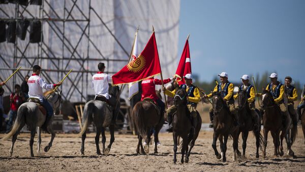 Спортсмены из Кыргызстана и Турции на турнире по джириту (метание копья верхом на лошади) на Всемирных играх кочевников - Sputnik Кыргызстан