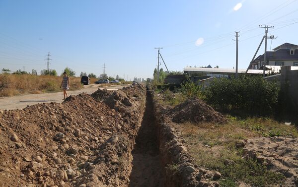 Сегодня идут активные работы по прокладке уличных газопроводов и разводящих сетей в новостройках Кок-Жар, Жениш, Салам-Алик, Кыйынды, Щербакова, Балбан-Таймаш, а также на улицах Керамической и Бурдинской - Sputnik Кыргызстан