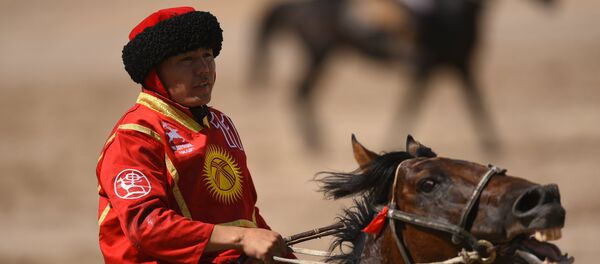 Кыргызстандын көк-бөрү боюнча курама командасынын оюнчусу. Архив Кыргызстандын көк-бөрү боюнча курама командасынын оюнчусу. Архив - Sputnik Кыргызстан
