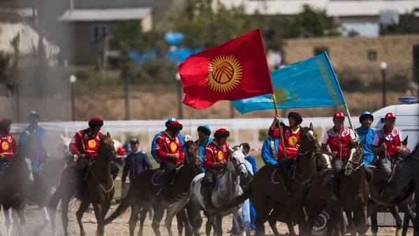 Кыргызстандын жана Казакстандык көк бөрүчүлөр беттеш алдында. Архив - Sputnik Кыргызстан