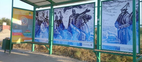 Рисунки дизайнера Урмата Мырзабекова из эпоса Манас на остановках Бишкека - Sputnik Кыргызстан